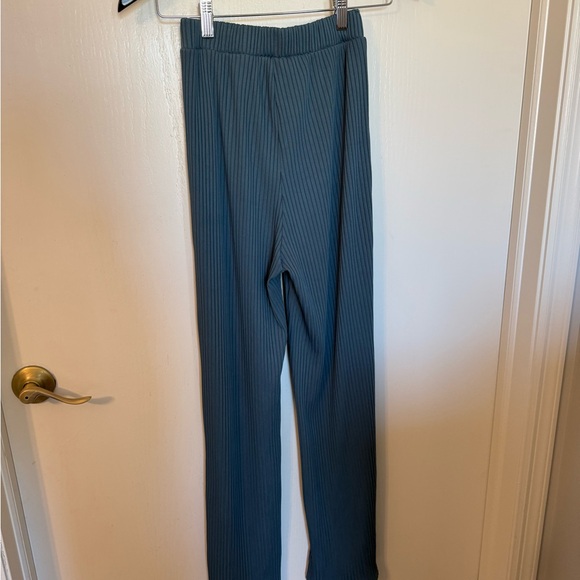 Pink Lily Ribbed 2 Piece Lounge Set Size Small | Blue Tank & Wide Leg Pants - Picture 8 of 8